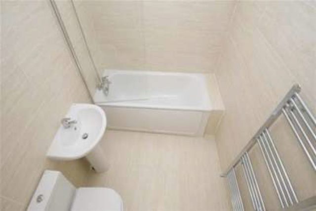  Image of 3 bedroom Flat to rent in Athelstan Road Harold Wood Romford RM3 at Romford, RM3 0QH
